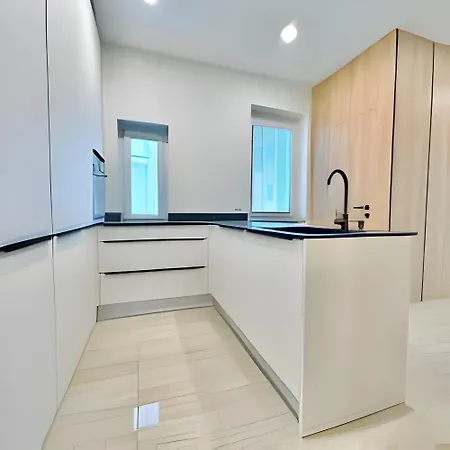 Modern Free Parking High Standard Cool Stylish 布拉迪斯拉发